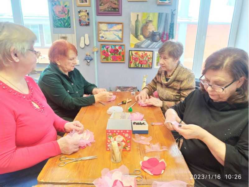 «В новый год с новым аксессуаром».