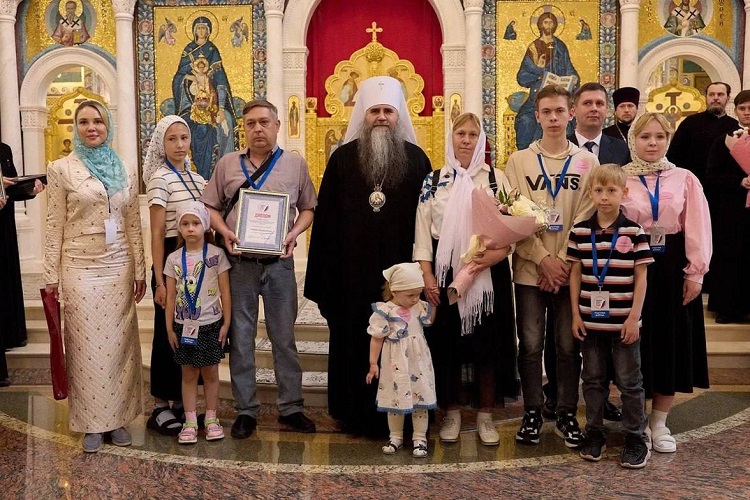 Награждение победителей Всероссийского конкурса «Большая семья — опора России»